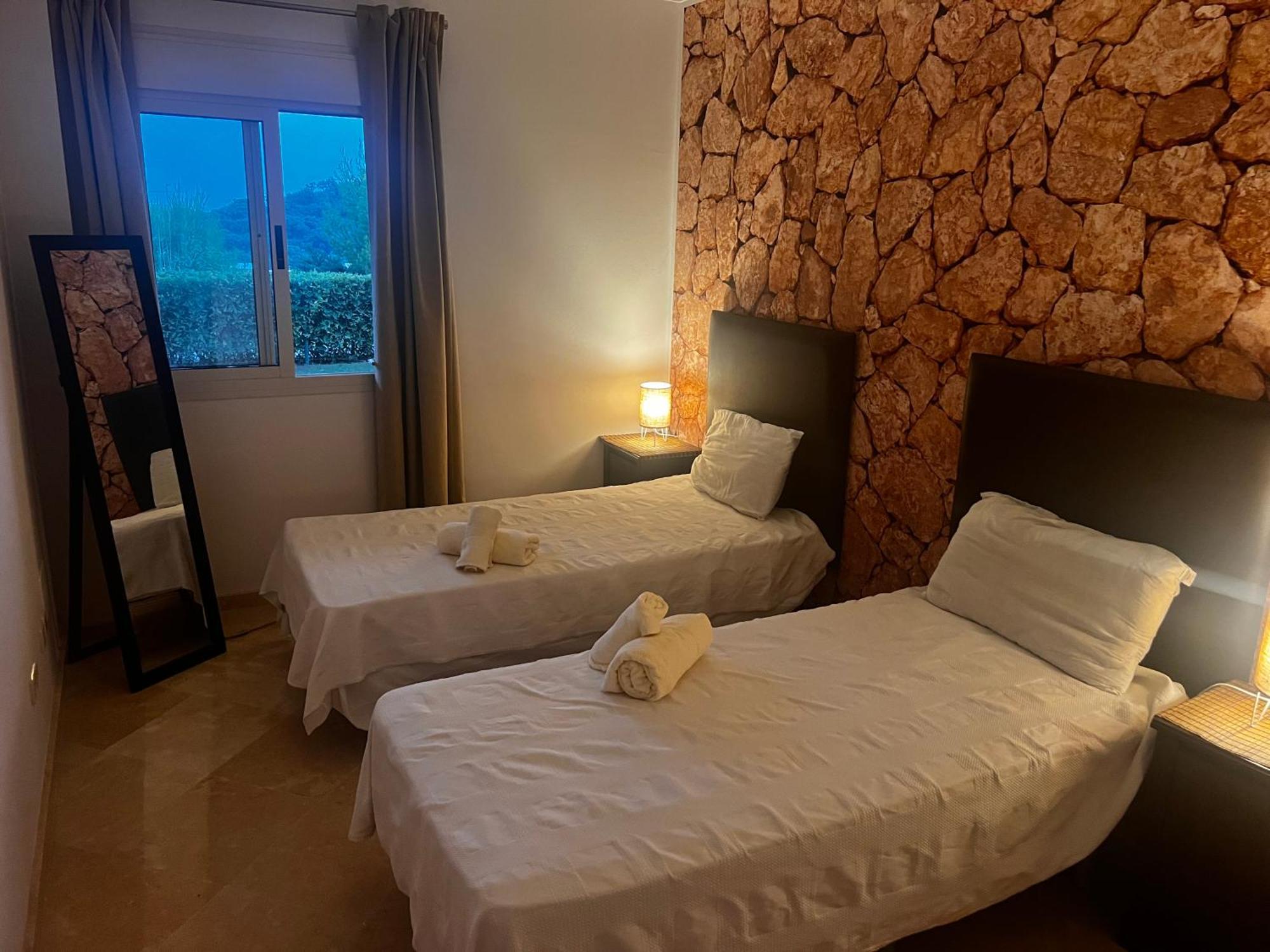 Elegant And Spacious Garden Apartment With Beautiful Views Ojen Luaran gambar