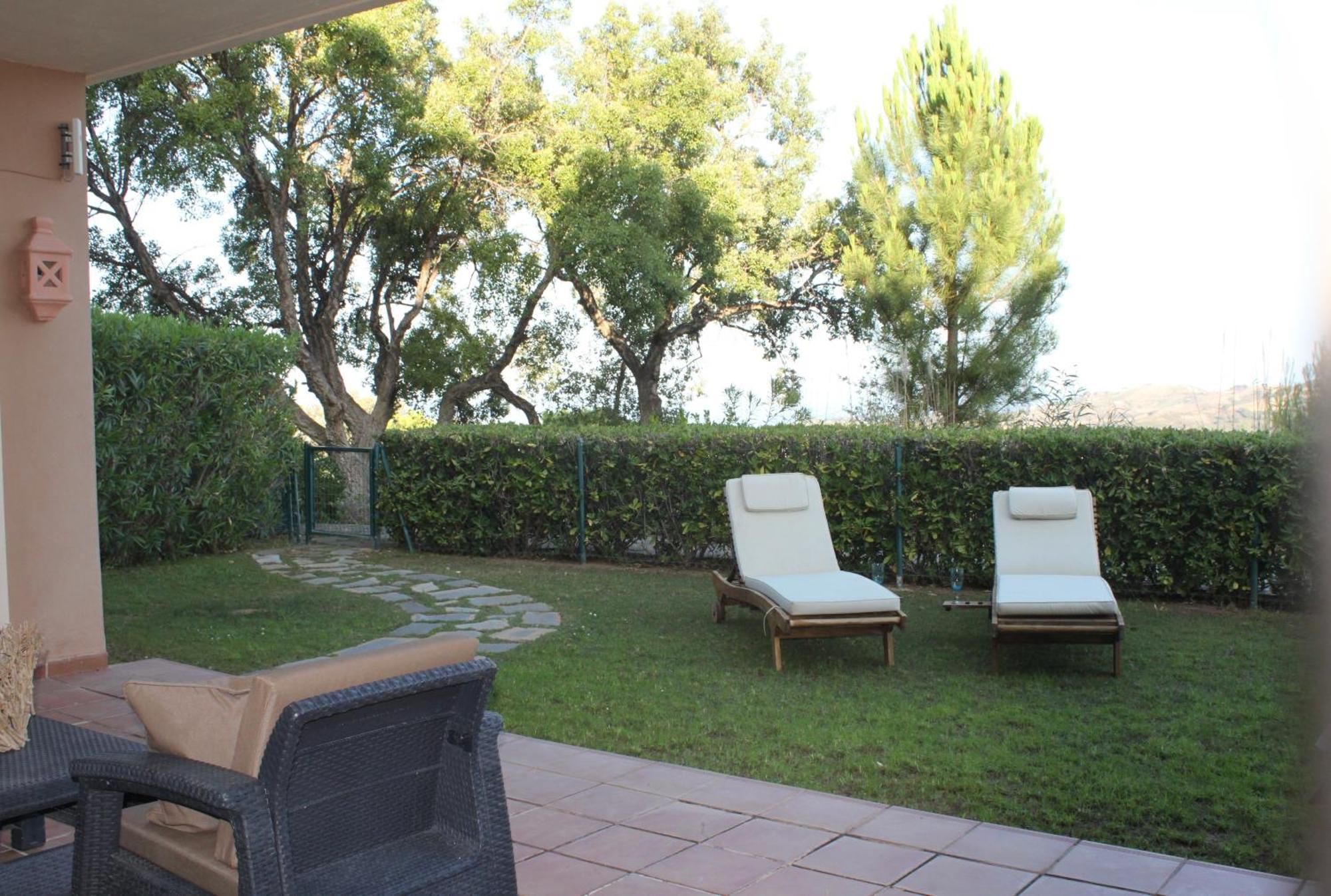 Elegant And Spacious Garden Apartment With Beautiful Views Ojen Luaran gambar