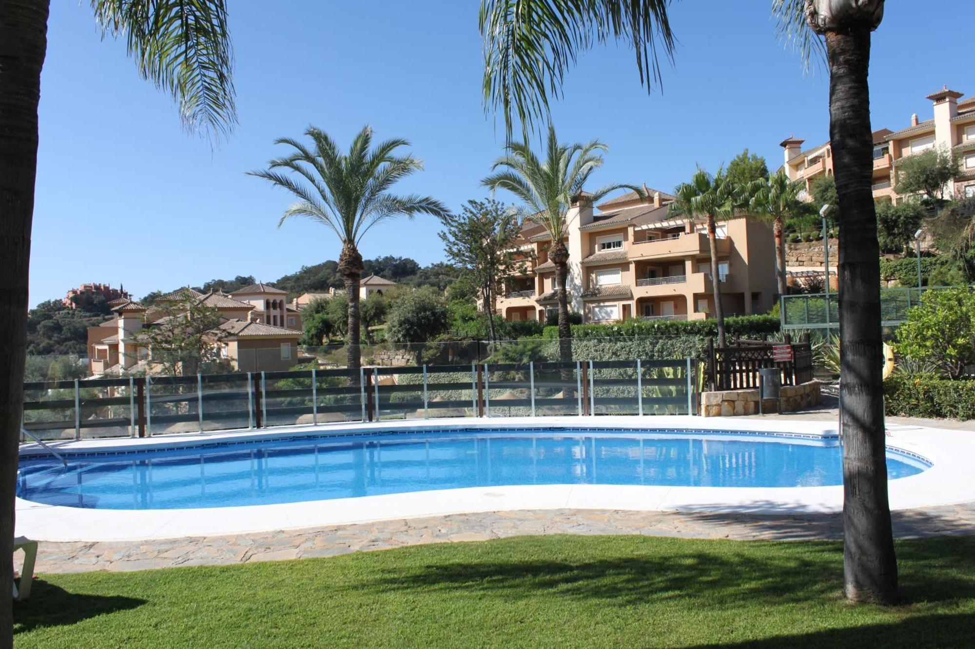 Elegant And Spacious Garden Apartment With Beautiful Views Ojen Luaran gambar